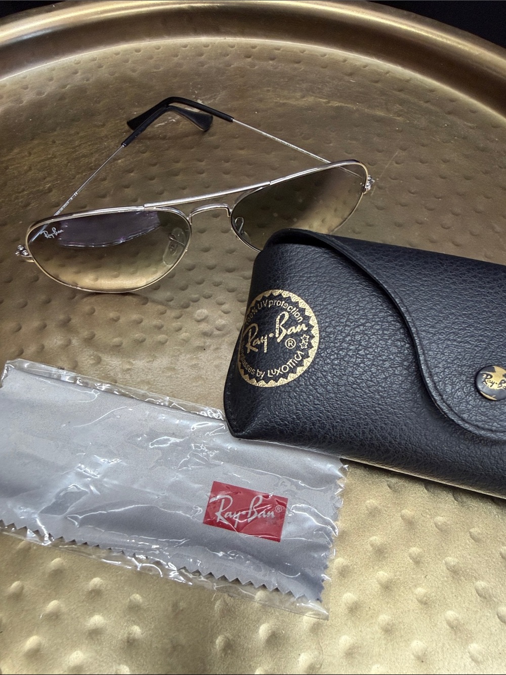 Ray-Ban Aviator Sunglasses w/Black Case - Picture 2 of 7